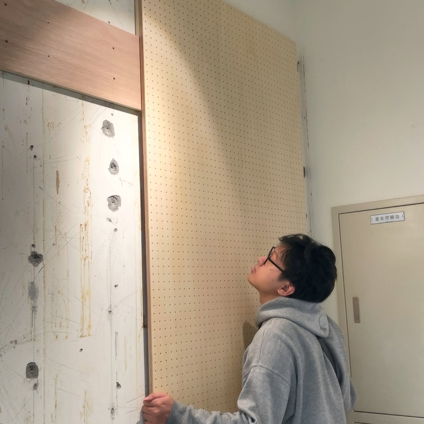 台中北區居家洞洞板收藏牆現場丈量施作